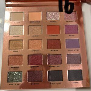 Iconic London / 20 Color Eyeshadow Palette